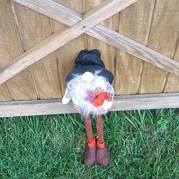 🦋 New Harvest 24” Tall Old Woman and Man Gnomes, Set of 2 - Picture 7 of 11